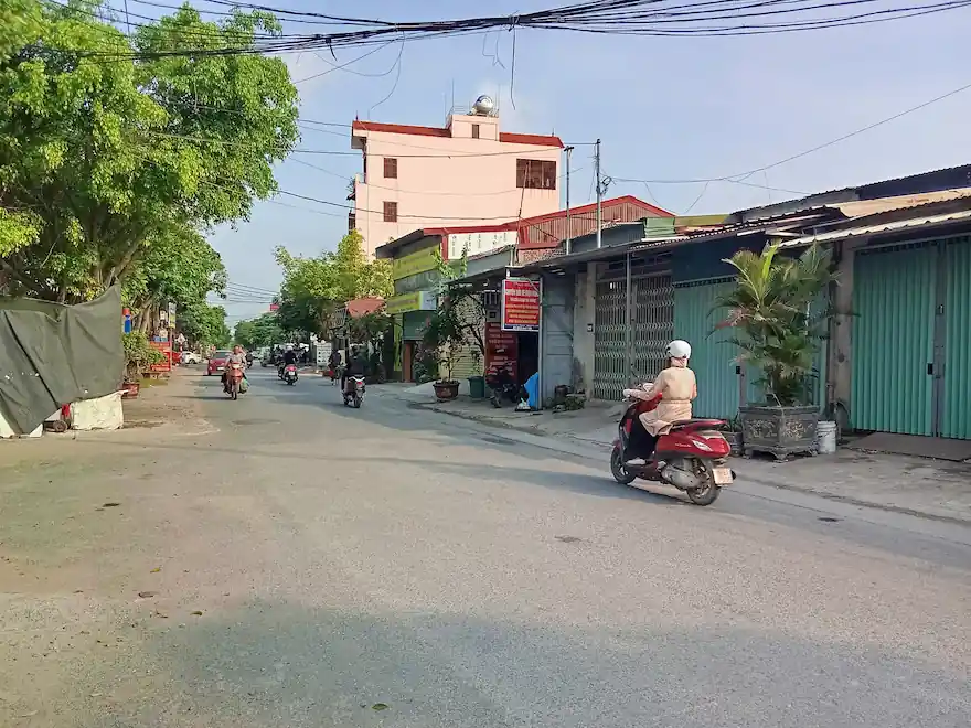 Kho xưởng 320m2 cách mặt đường Đông Mỹ - Vạn Phúc chỉ 35m